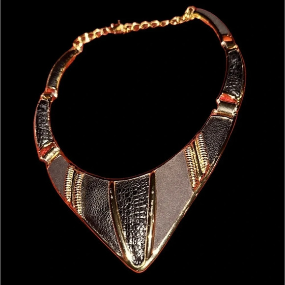 BCBG MaxAzria Vintage Glam Retro Curved Enamel Black  Gold Statement Necklace - Picture 14 of 14